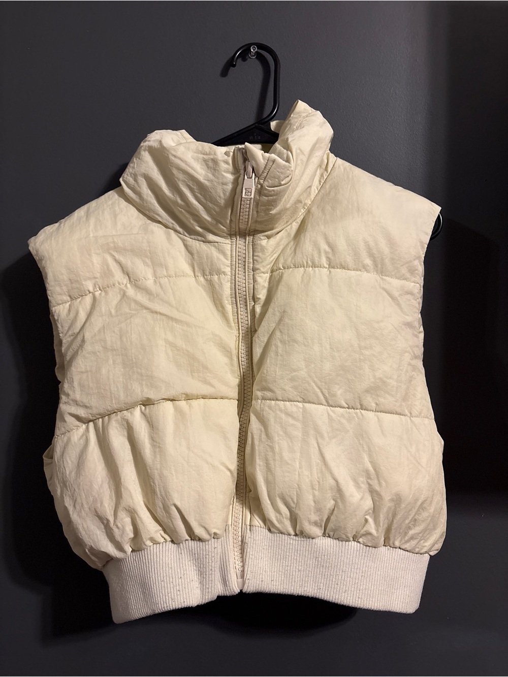 Womenโs Cream Puffer Vest - Lightweight Quilted Jacket